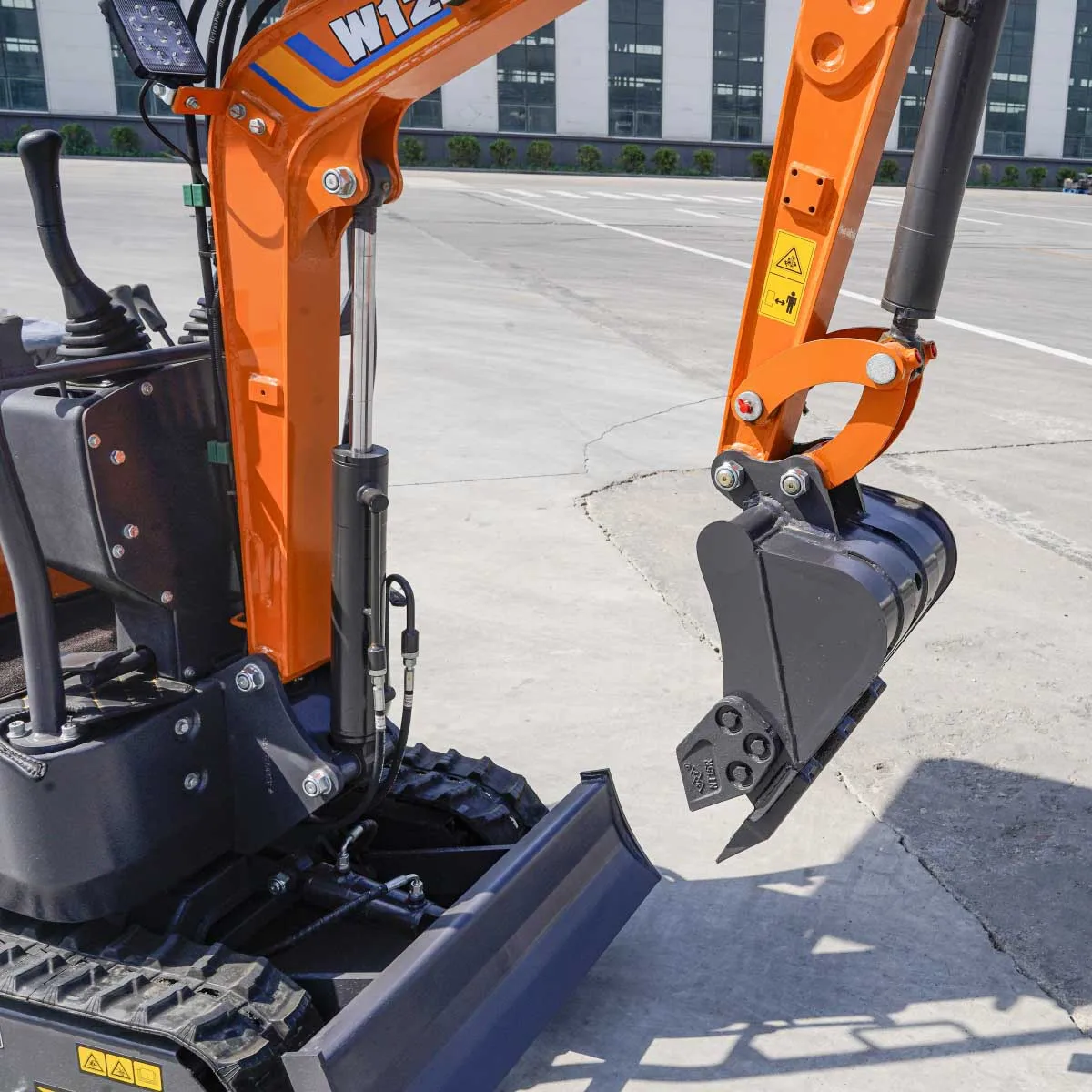 Factory Outlet Mini Excavator diesel Hydraulic Track Model 1.2ton