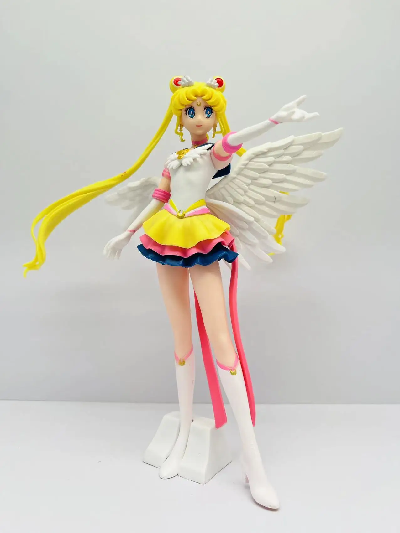 HUAYI 23CM Character PVC Anime Sailor Moon Action Figure Sailor Moon Version A Figure