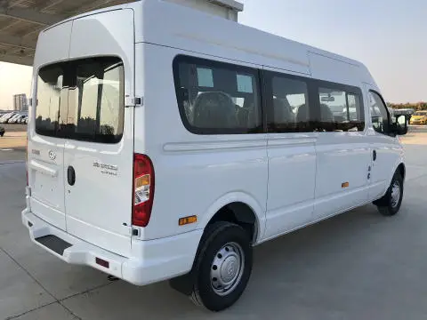 2022 2023 China Hot Selling Diesel Light Passenger Van Saic Maxus V80 2.0T PLUS Car