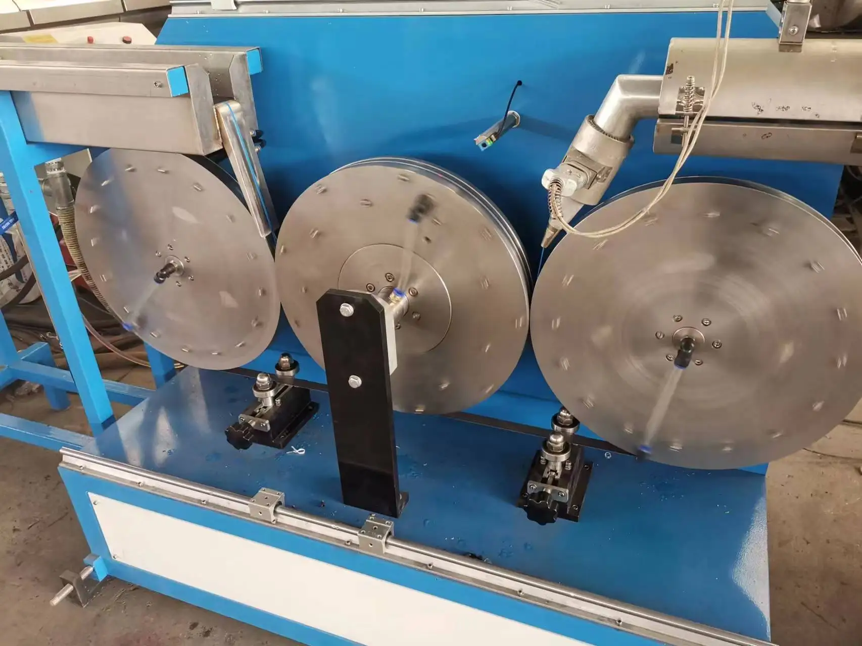 Drip irrigation pipe production line with continuous strip inside  drip hose extruder  drip tape machine