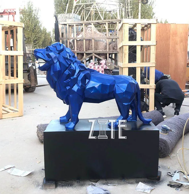 Outdoor art life size fiberglass animal sculpture geometric resin lion statue