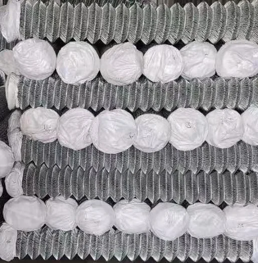 High quality commercial 9 gauge galvanized chain link mesh metal cyclone wire fence