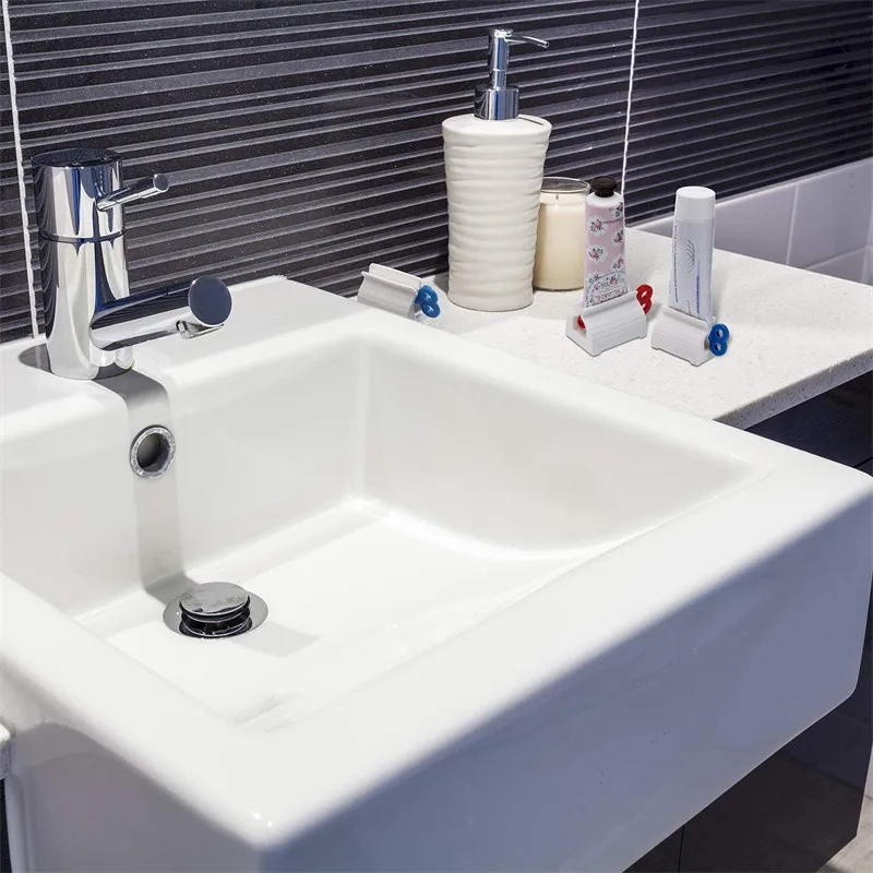 Rolling Tube Toothpaste Squeezer Toothpaste Seat Holder Stand Rotate Toothpaste Dispenser for Bathroom (Mix Color)