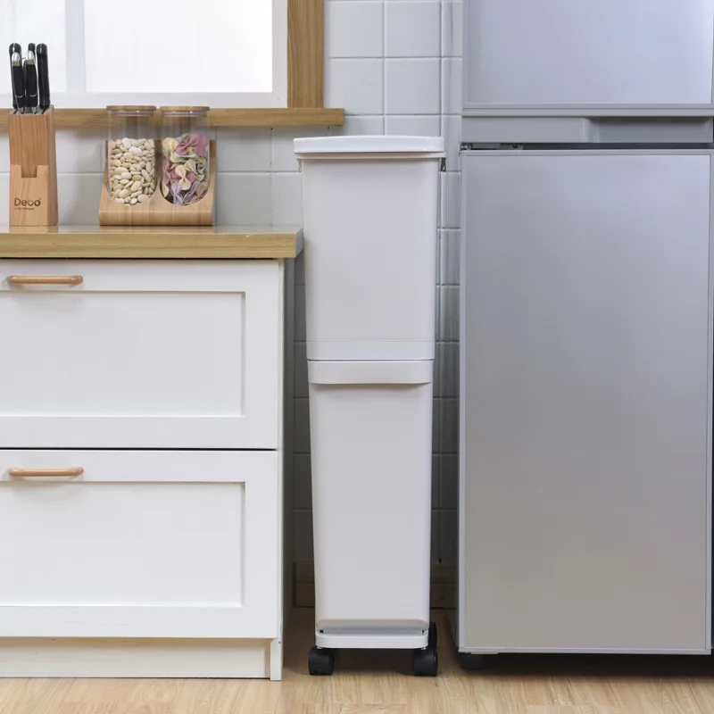 
Recycling Bin, Double Trash Can with 2 CompartmentsSoft-closing LidsPlastic Inner Buckets and Carry Handles 