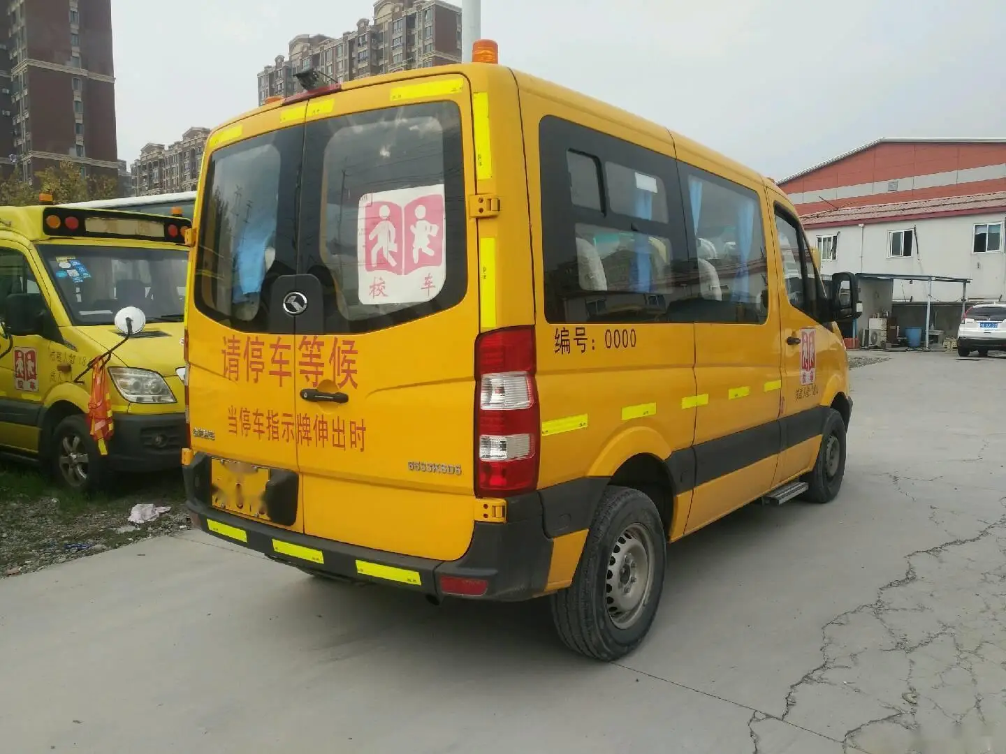 Mini Yellow School Bus Weichai Engine 18 Seater Coach Bus Used King Long School Bus for Children