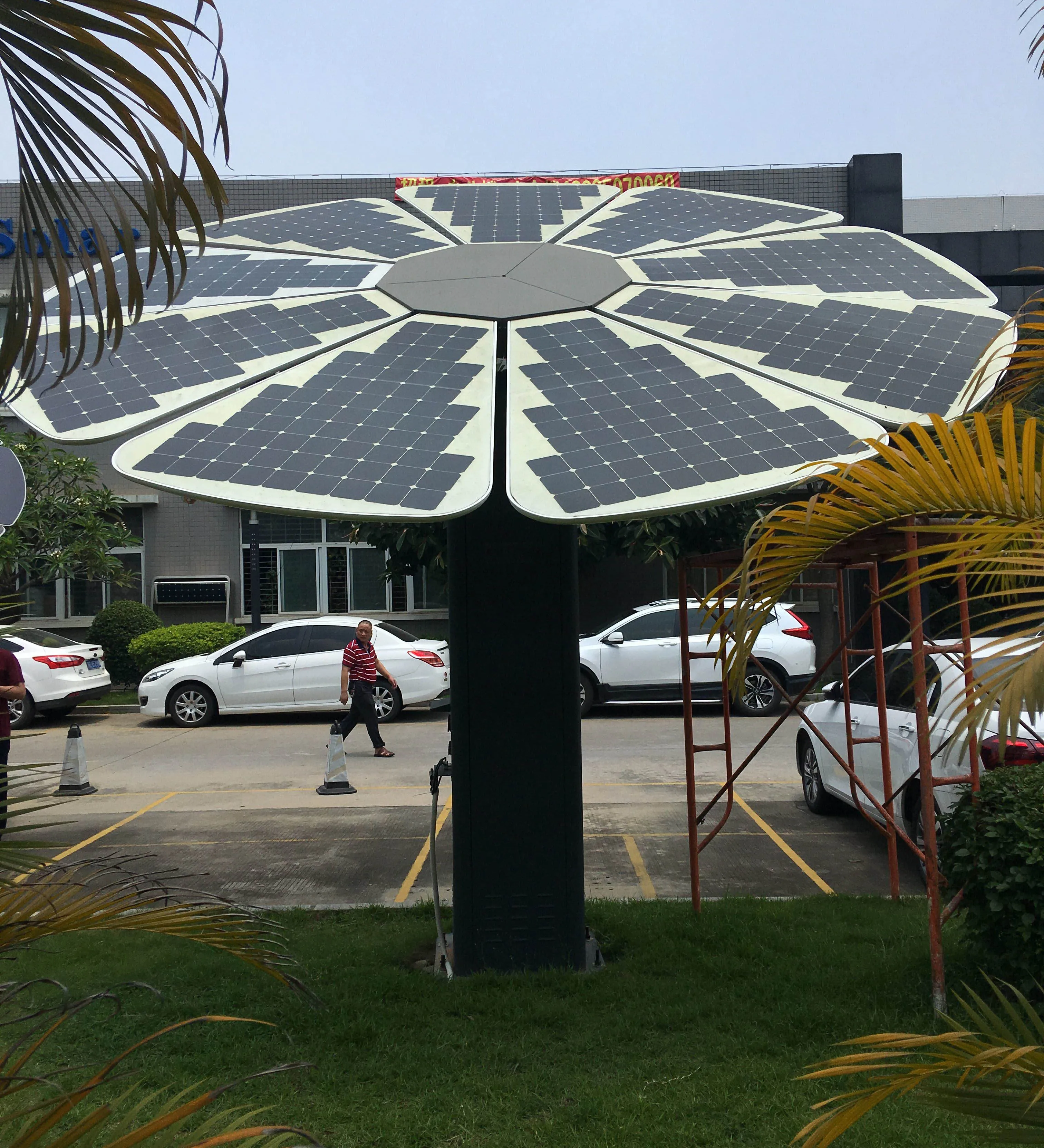 Solar Multi-function Charging Pole Tracking System AUTO 220V Lithium 2000W 8 Hours Empery Solar -20 to 50 Degree Normal EPR-2000