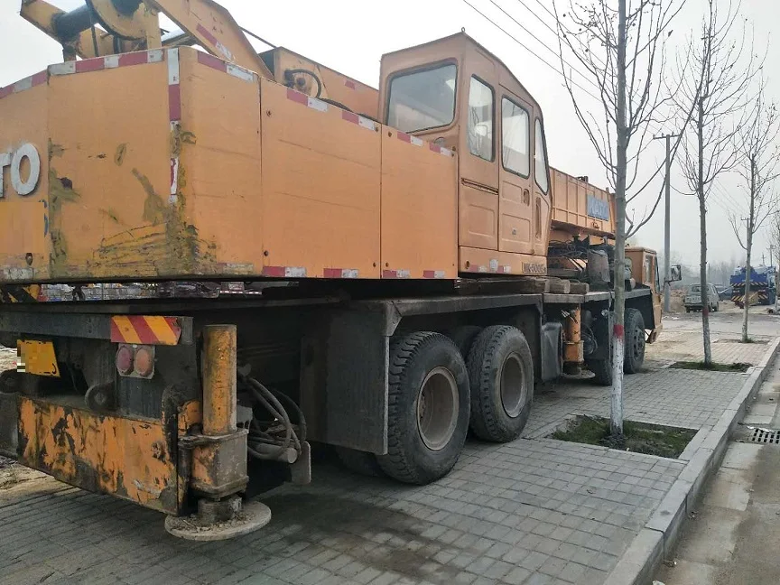 Heavy Duty Used  Kato NK500E Crane Truck Mobile Truck Crane For Sale