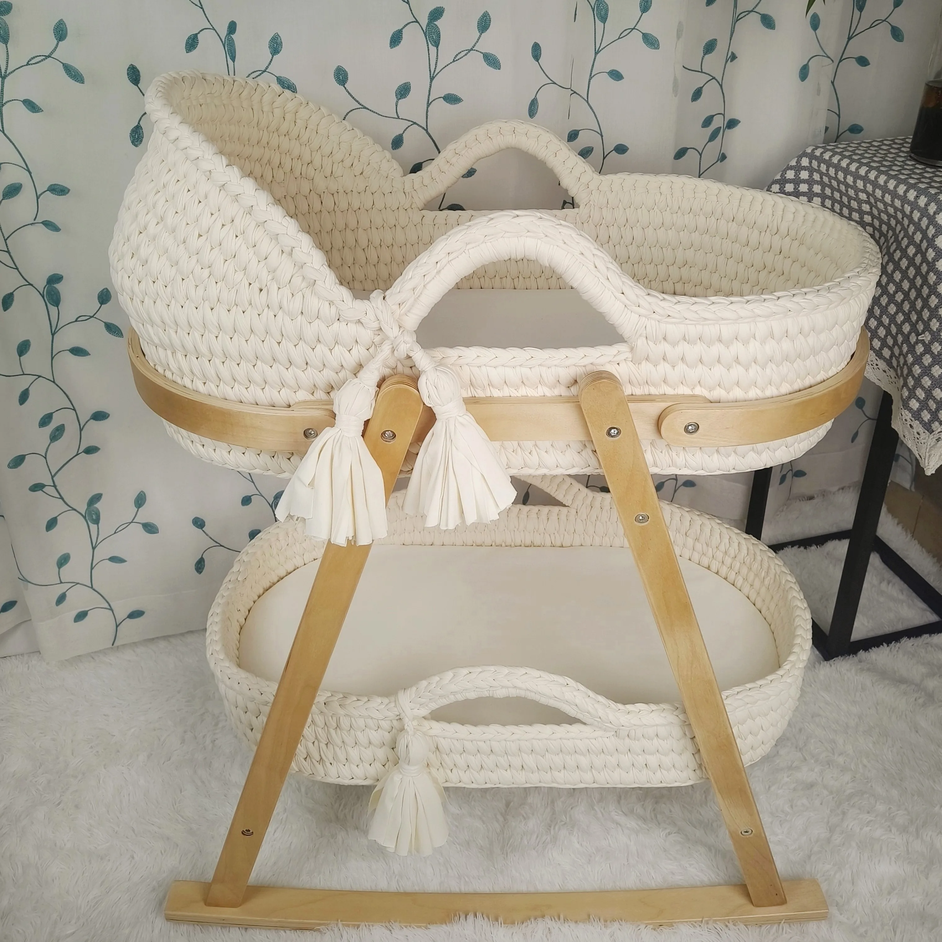 Durable Hand Woven Cotton Rope Storage Basket Baby Moses Basket With Stand for Sleep a Set