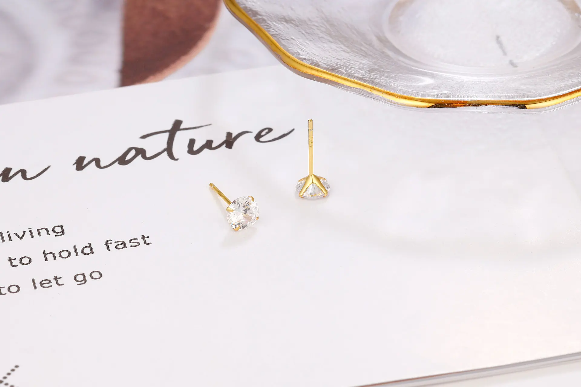 2024 New stylish 18k gold-plated sterling silver stud earrings with diamonds