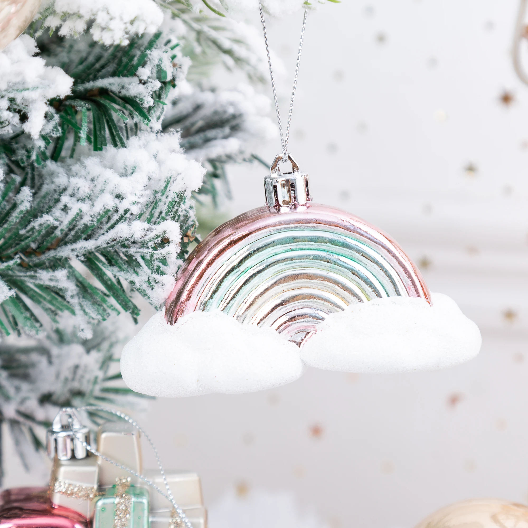 70pcs Assorted Christmas Ball Ornaments Set Shatterproof Red Green Christmas Baubles Pendants for Christmas Tree Party Decor