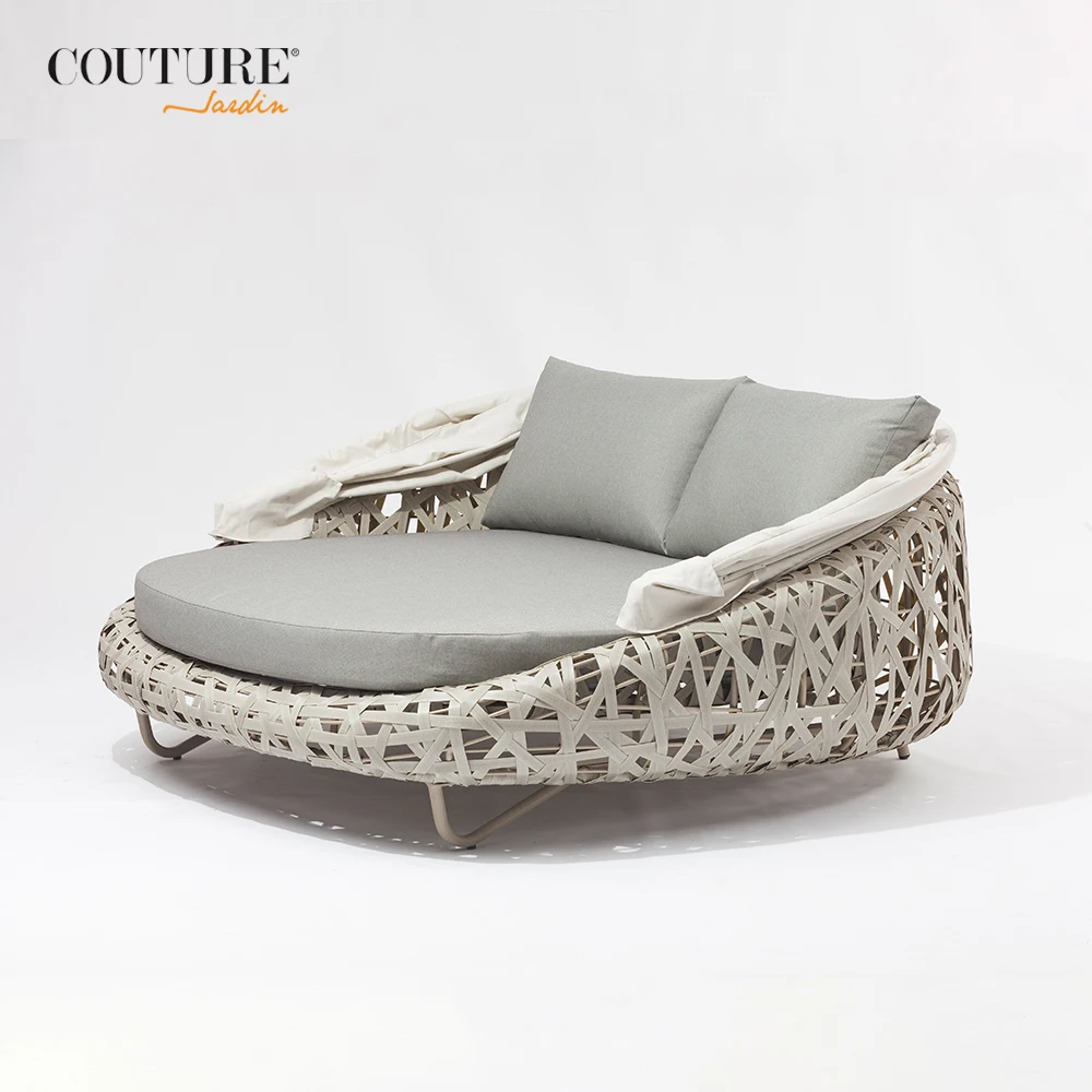 Couture Curl  Rattan Sunbeds Outdoor Sun Loungers For Pool Side Round Daybed With Canopy Rattan Daybed Garden Furniture