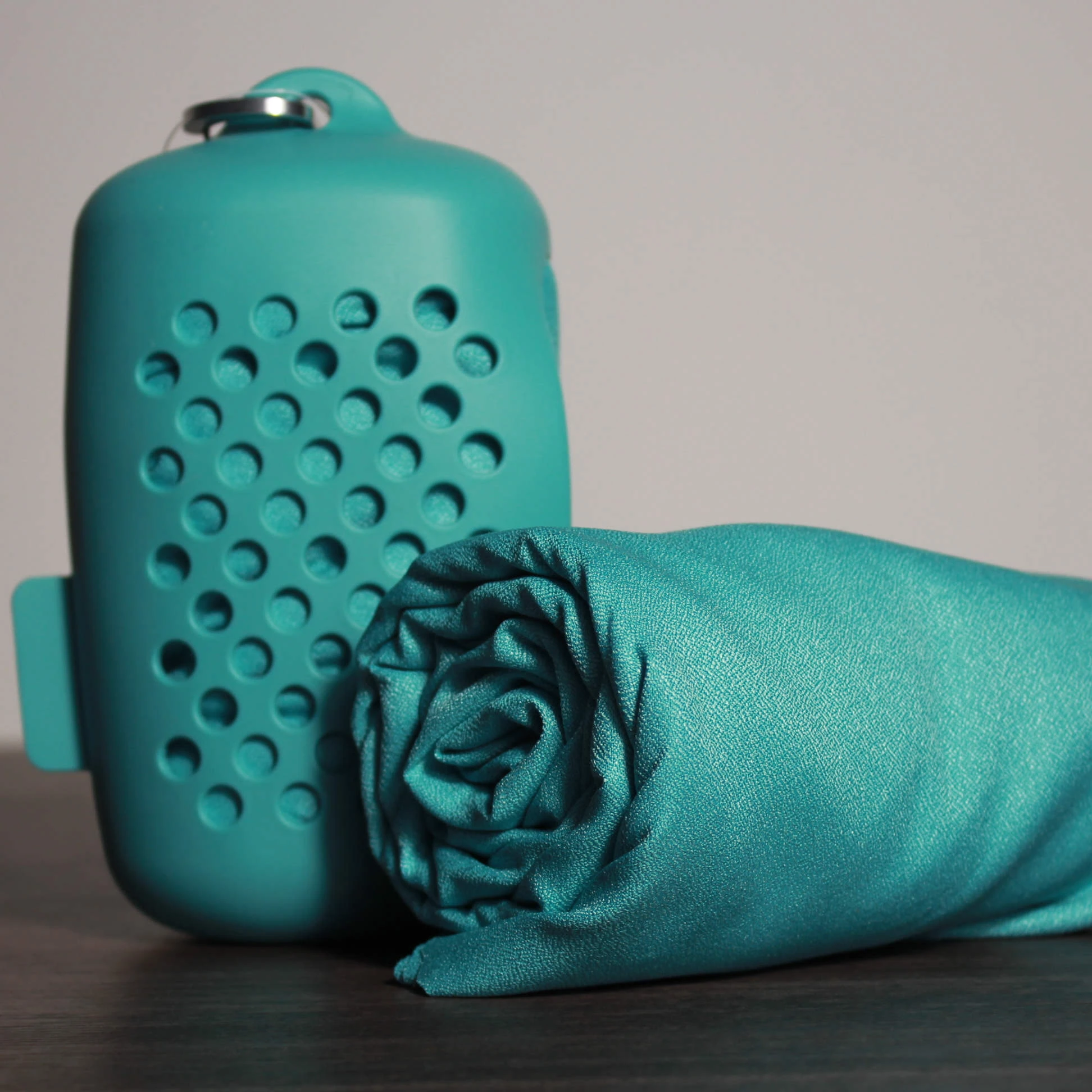 Quick Dry nanofiber Microfiber  travel towel Lightweight, fast drying, and packs away into the included silicone pouch