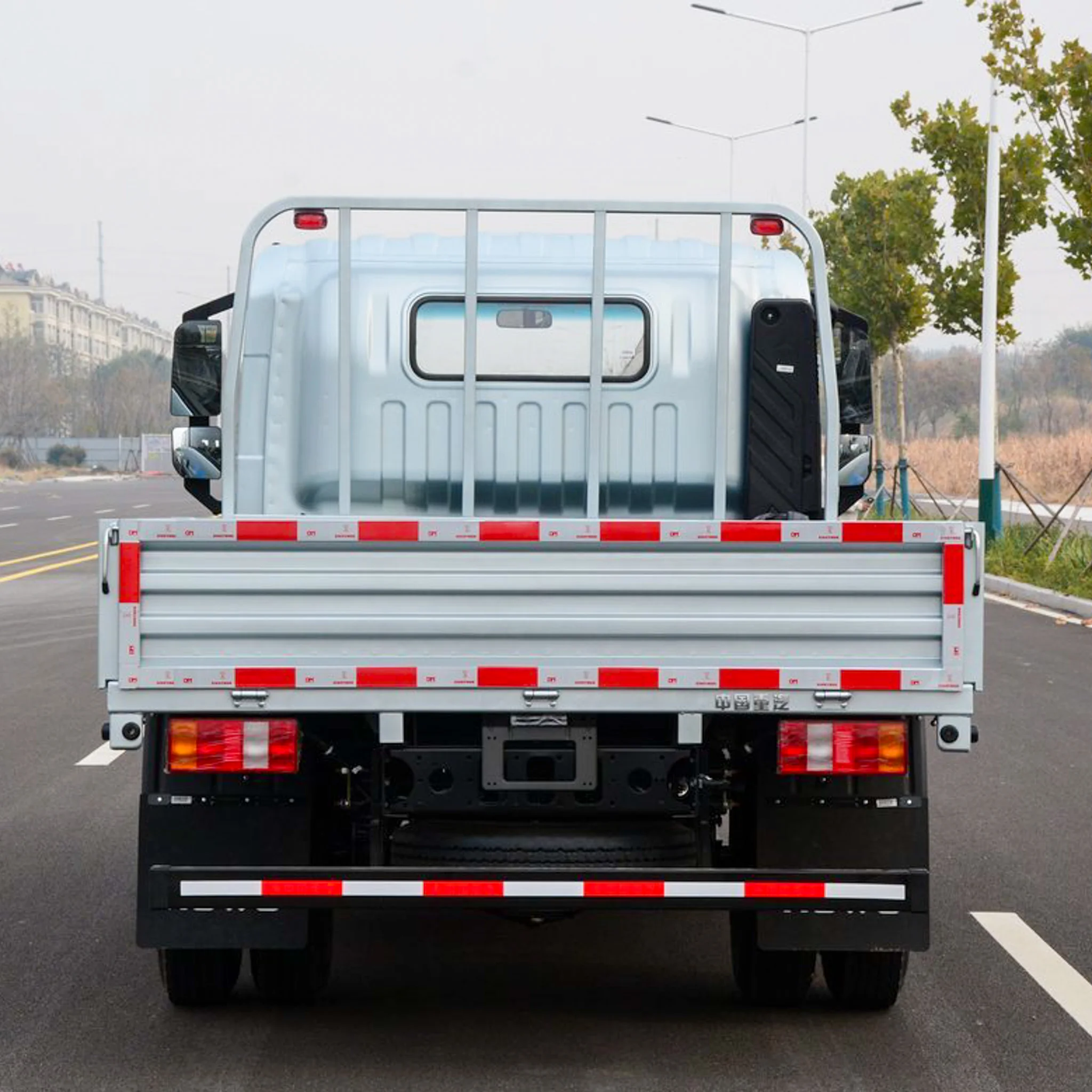 Sinotruk howo tongshuai 160 horsepower 3.85-meter automatic gear half-rail light truck is sold cheaply