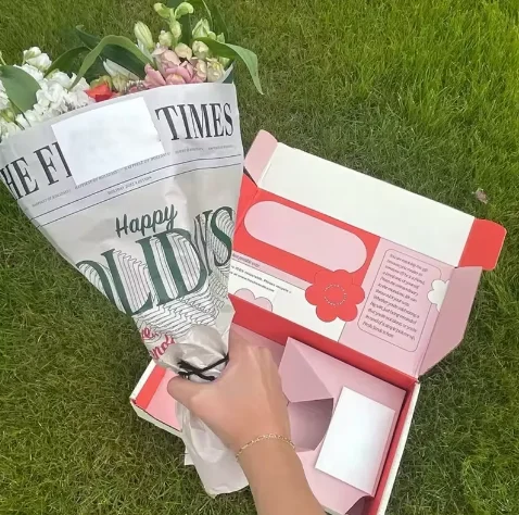 Custom luxury gift boxes for flower box folding rectangular gift bag with chain flower gift shop boxes roses packaging