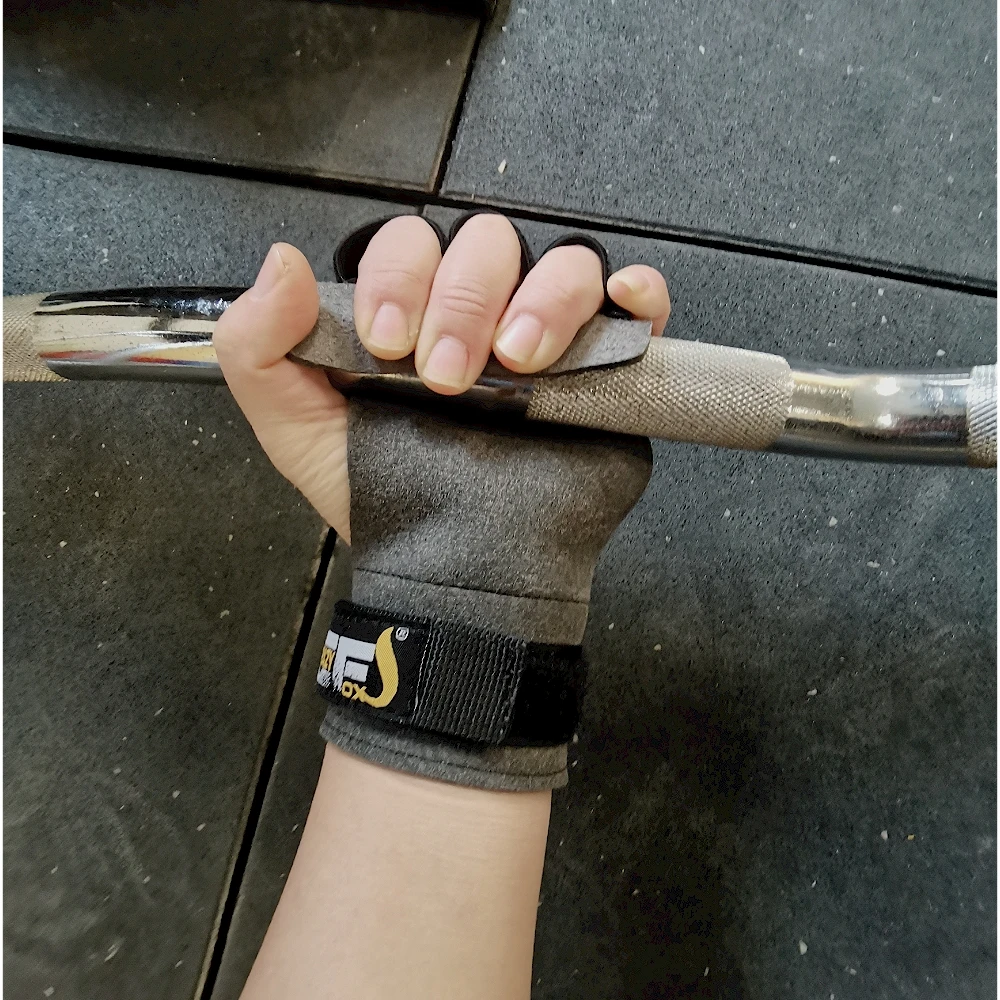 Fitness Gloves and Gymnastics Grips for Muscle-Ups Pull-Ups Weight Lifting Kettlebell Training for Gym and Sports Use