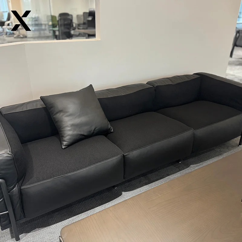 Набор деревянных офисных стульев