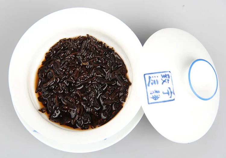 Оптовые продажи Yunnan Puerh Lao Ban Zhang ручная работа Qi Zi спелый чай торт 357 г