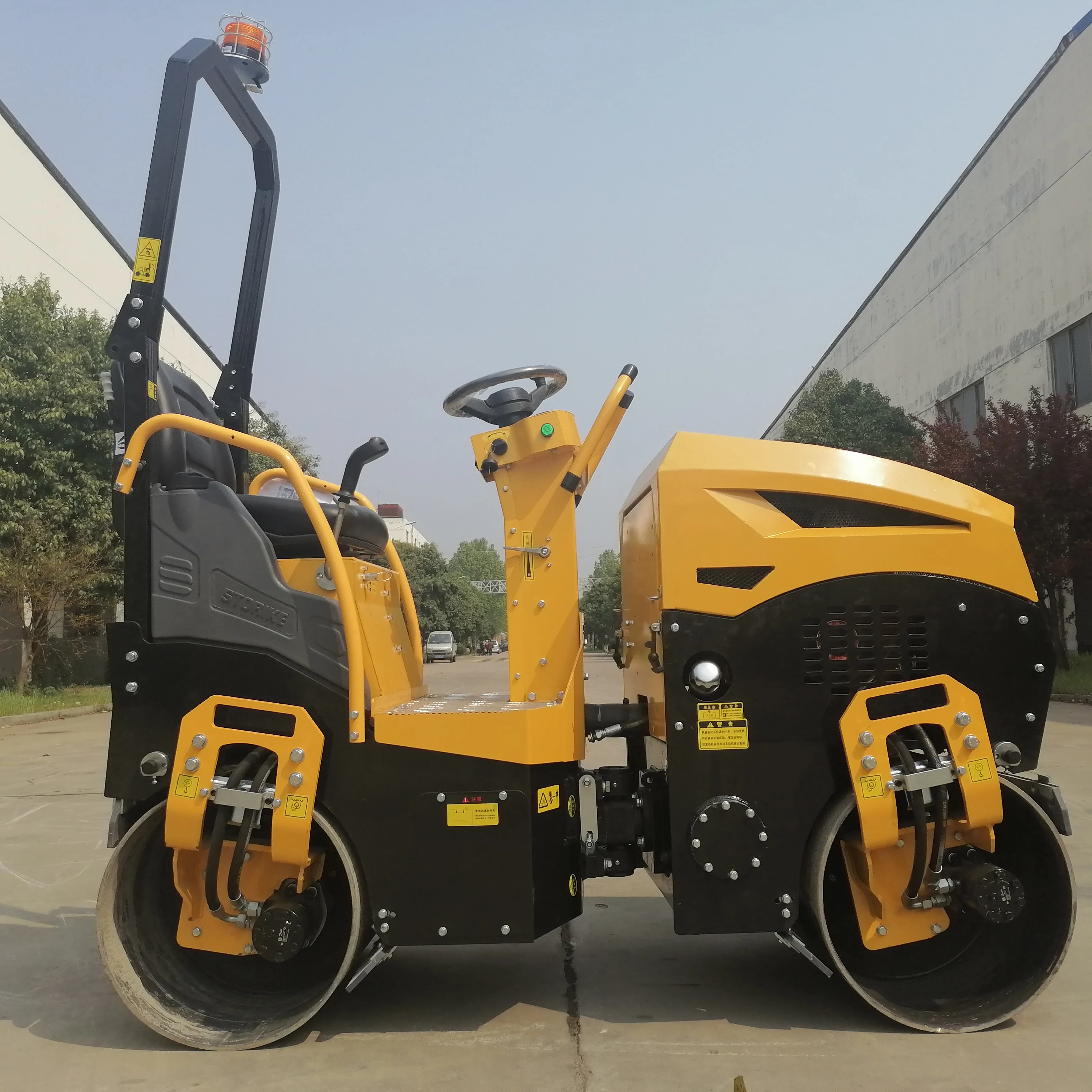 90% New cheap price high quality used domestically produced articulated double wheeled vehicle mini road roller machine for sale