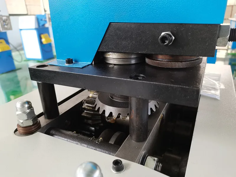 SA-12HB lockformer machine 1.2mm sheet metal duct lock forming machine