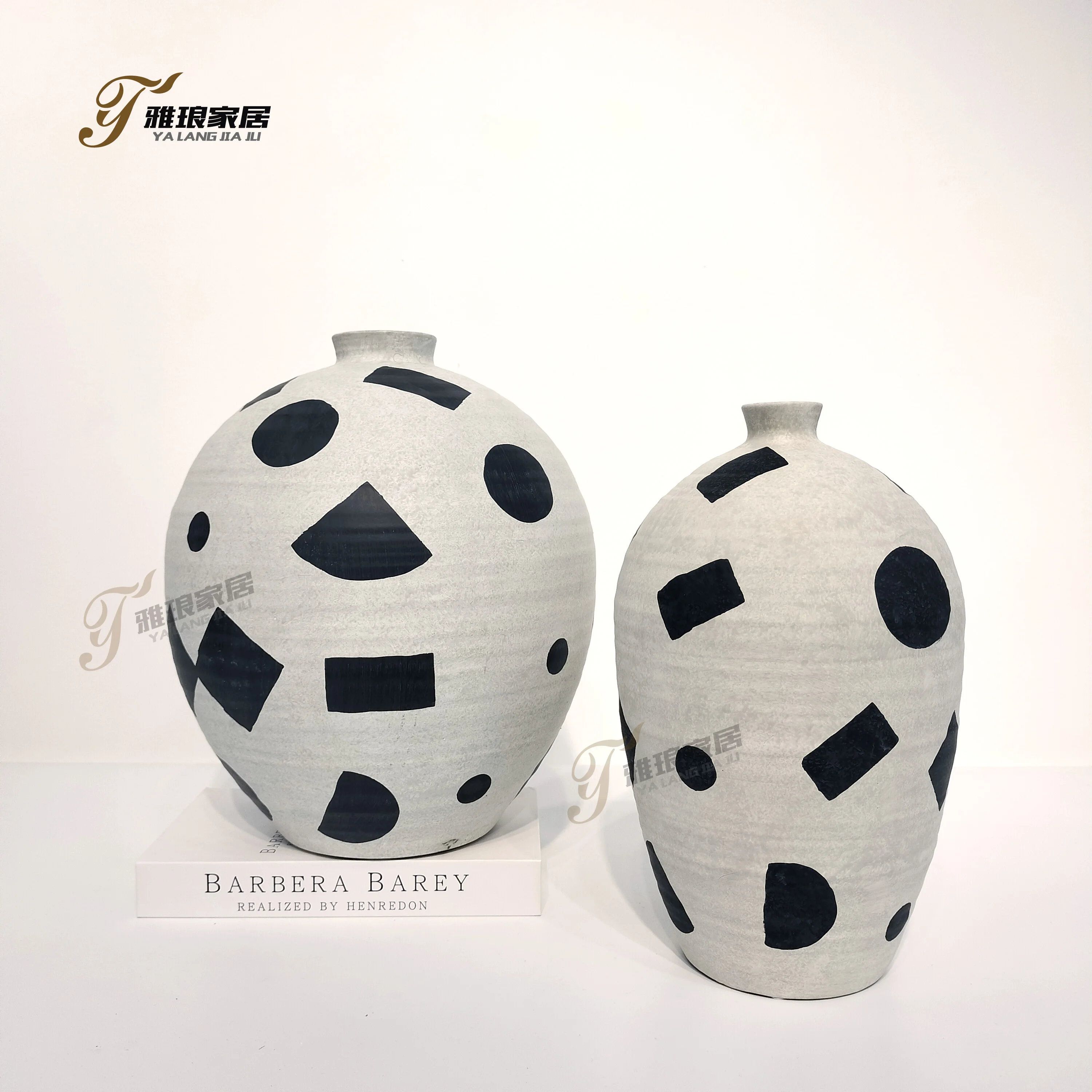 Customized Color Desktop Arts White Black Pattern Home Ornaments Crafts Flower Ceramic Vase for Home Office