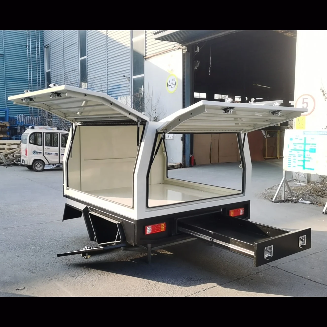 Tray to have slide out rear draw aluminum tray and canopy
