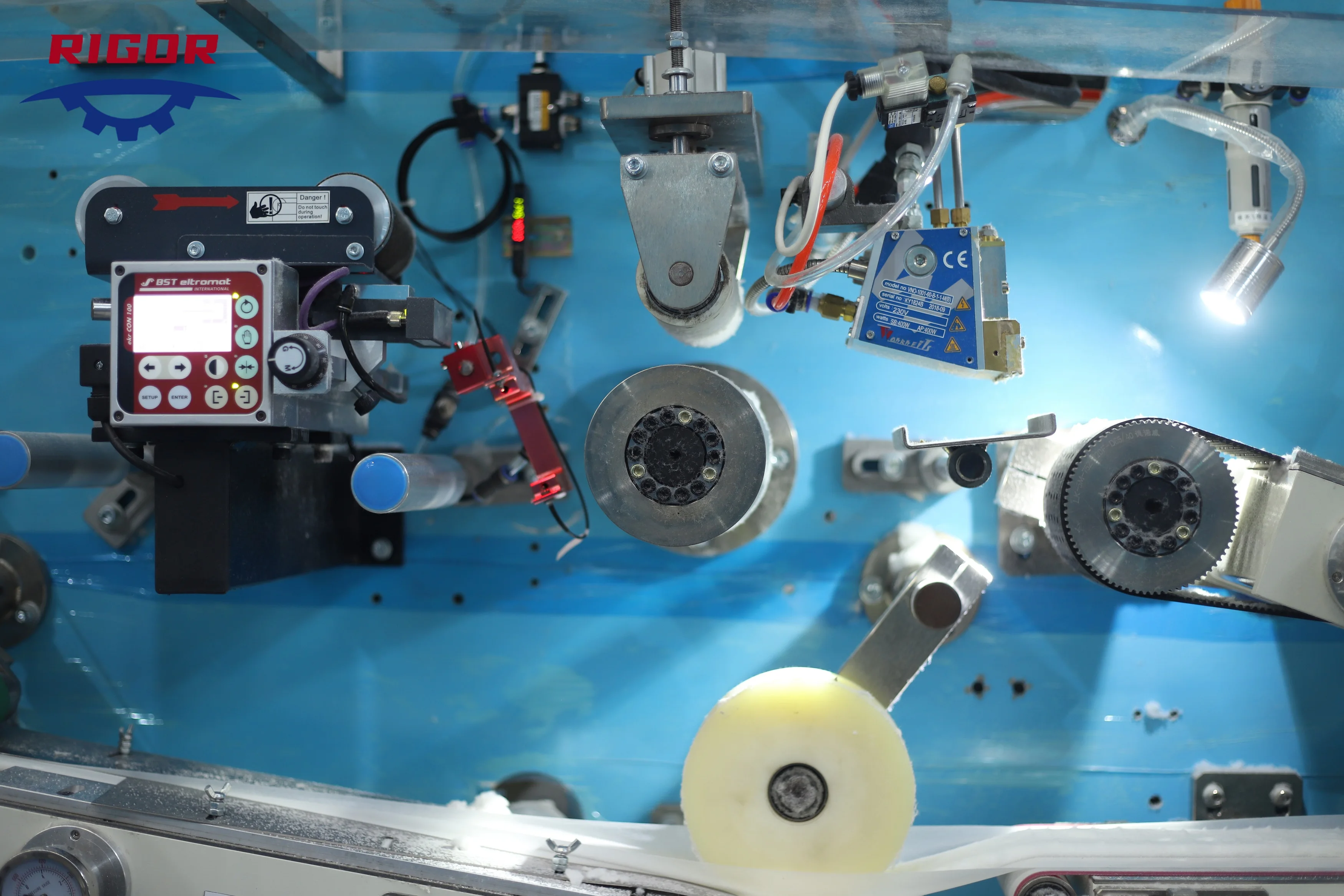 Baby Diaper Machine And Bagger Bamboo Fiber Diaper Making Machine