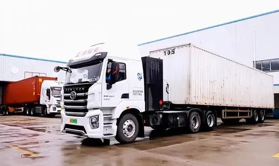 SAIC Hongyan Electric 490hp H2 Tractor Trucks New Fuel Efficient Vehicles 6x4 Drive Left 20 Minutes Hydrogen Energy Filling