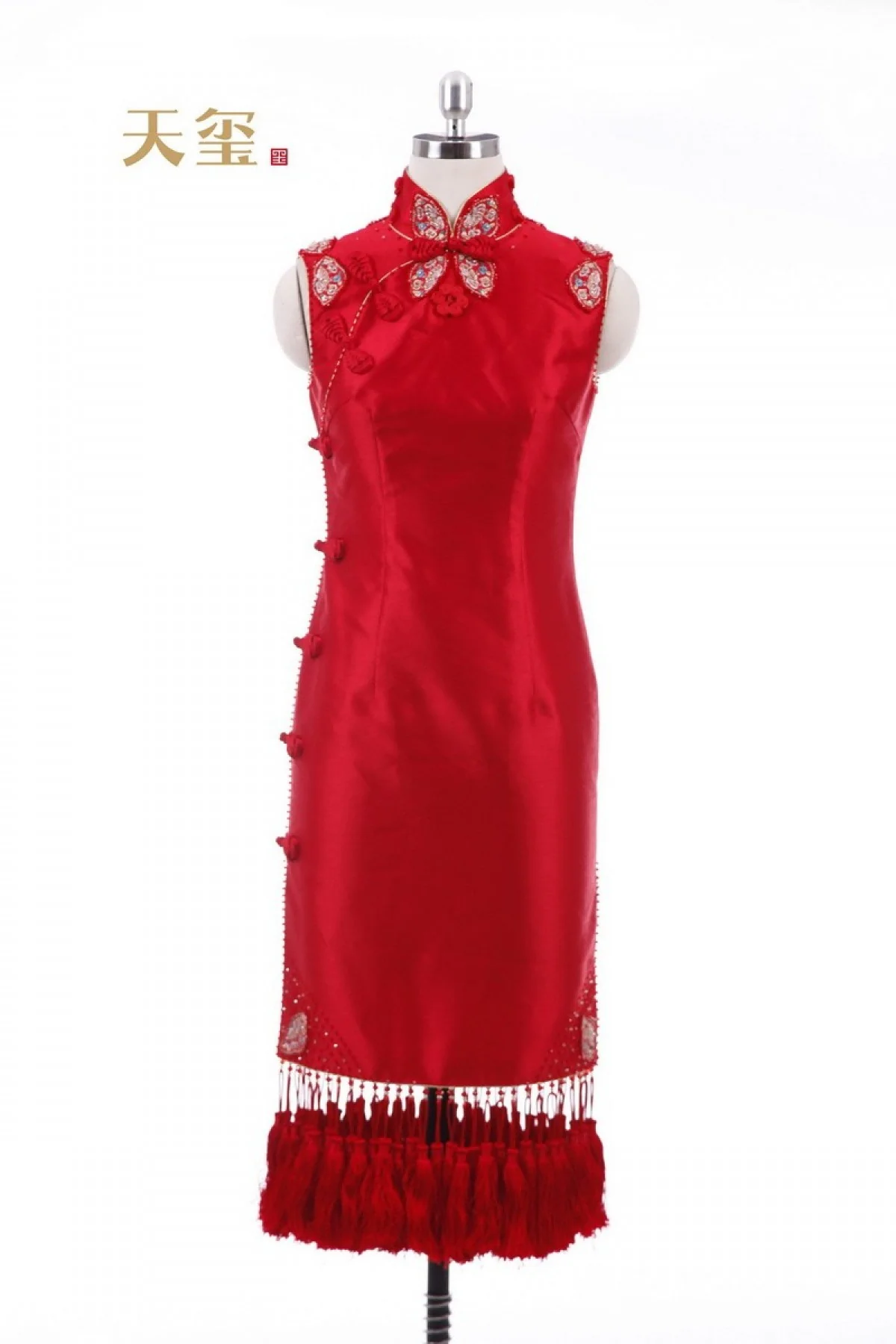 Chinese Cheongsam pipao chirpaur bespoke luxury custom wedding bridal bride mother of bride plus size oriental knot button