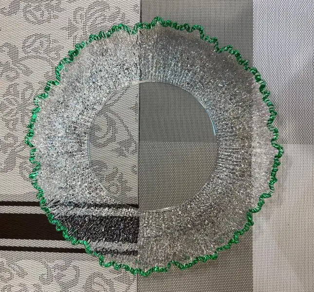 Placas Cargador para Boda Clear Plastic Round Ruffled Gold Rim Dinner Plastic Reef Coral Wedding Charger Plates with Flora Rim