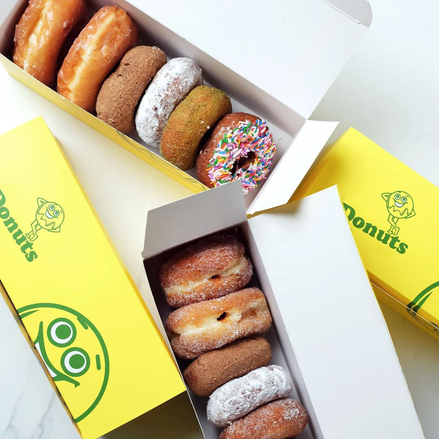 Custom Printed Luxury Sweet Pastry Dessert Mini Donuts Food Packaging Doughnut Box