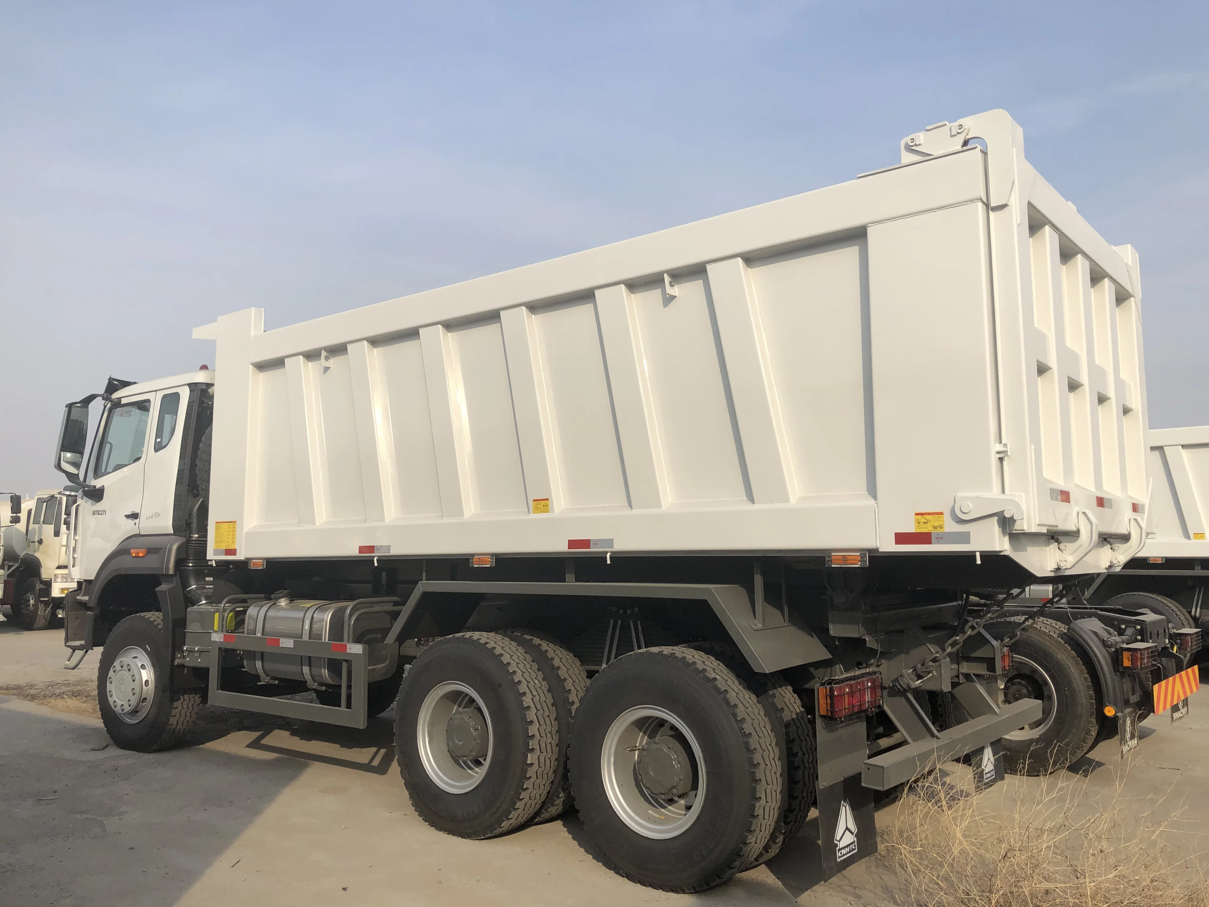 2025 Sinotruk 10 Tires 20M3 Hohan 6x4 40 Ton New 400Hp NX Model Tipper Truck