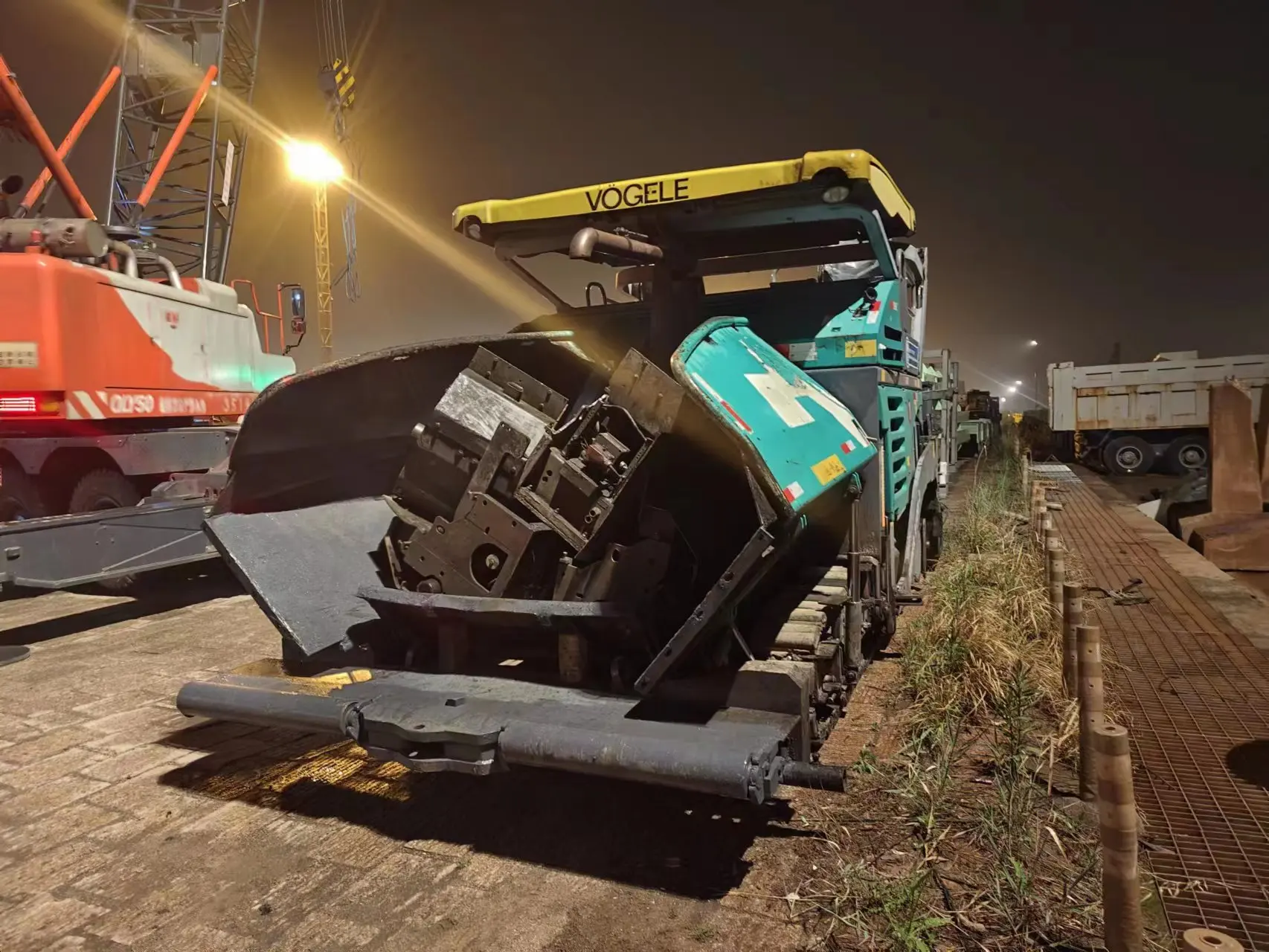 Lowest price secondhand Asphalt Paver Machines Max working width 11m Construction Leveling used Asphalt Paver