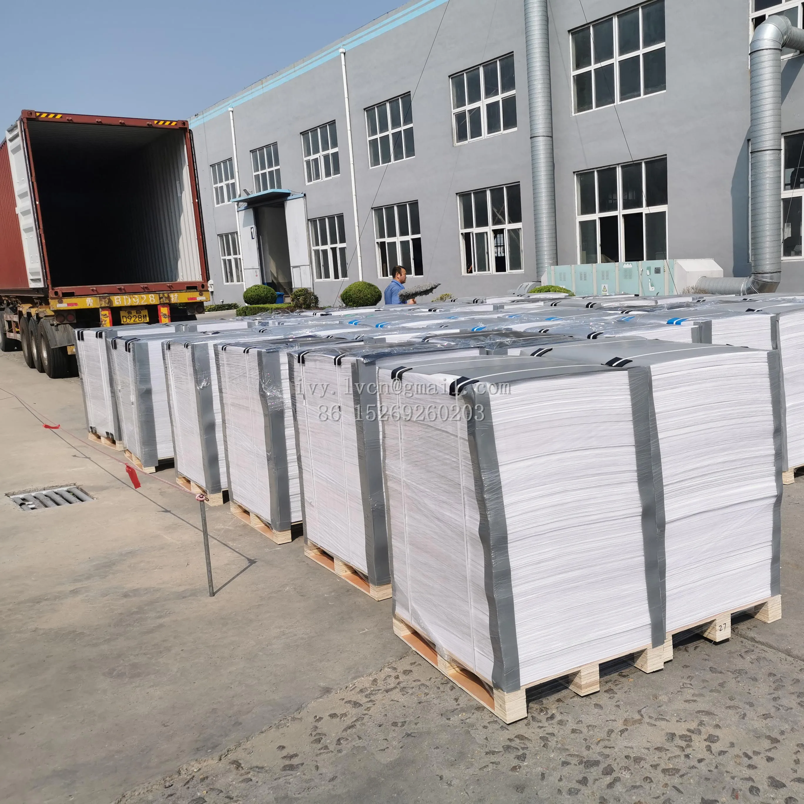 Corrugated plastic cardboard sheets