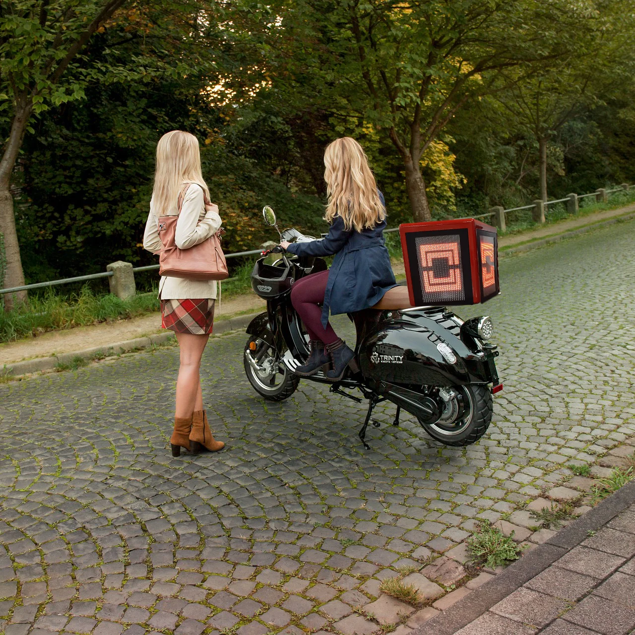 HXTECH Hot Sale Motorcycle Cloud Control System Hot Factory Hot Sale Food Delivery Box With Advertising LED Board