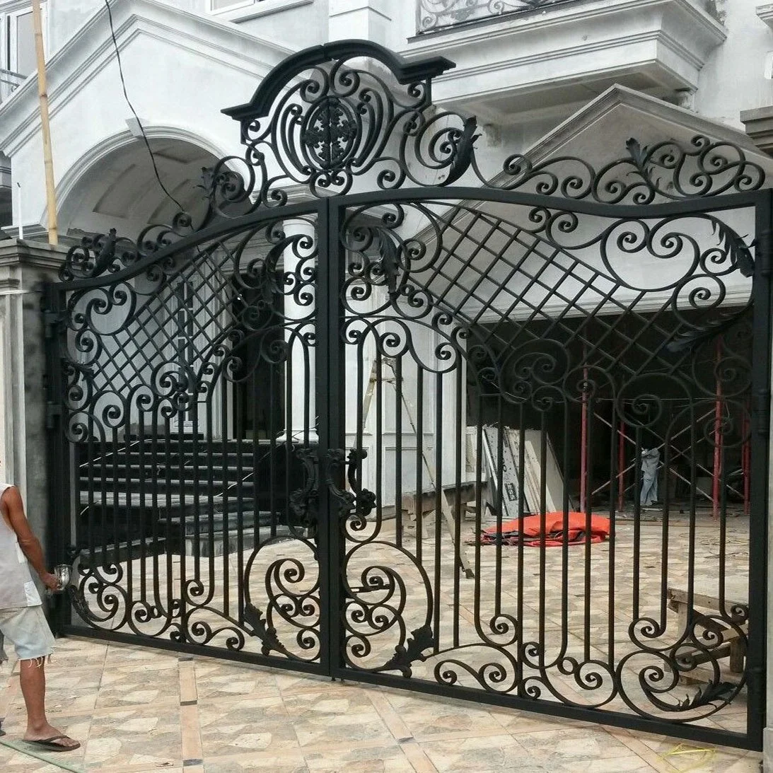 Outdoor beautiful iron main gate designs /modern wrought iron security gate designs for india homes simple villa