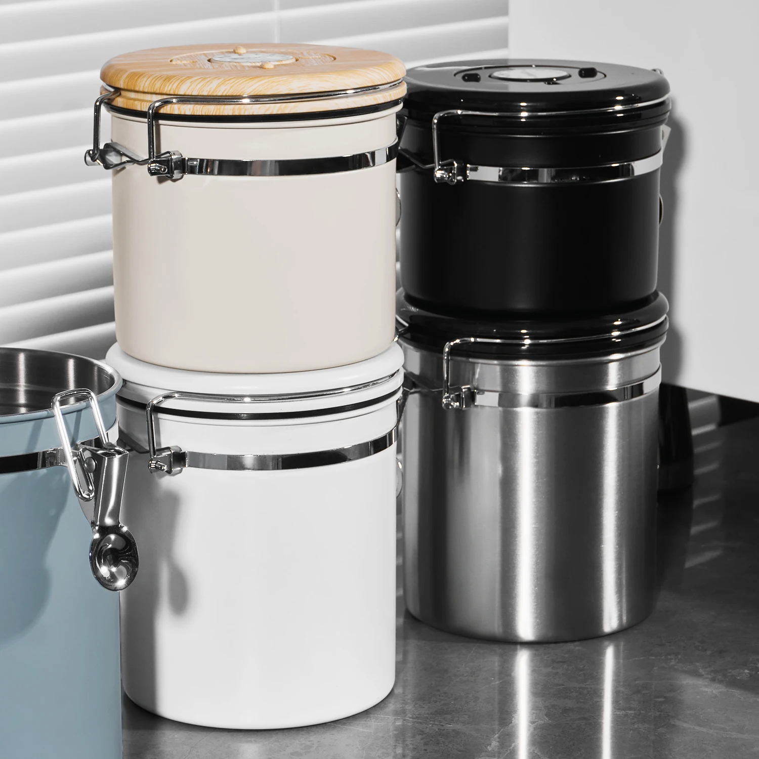 Coffee Bean Sealed Storage Tank Vacuum Metal Round Airtight Canister Coffee Container With Spoon