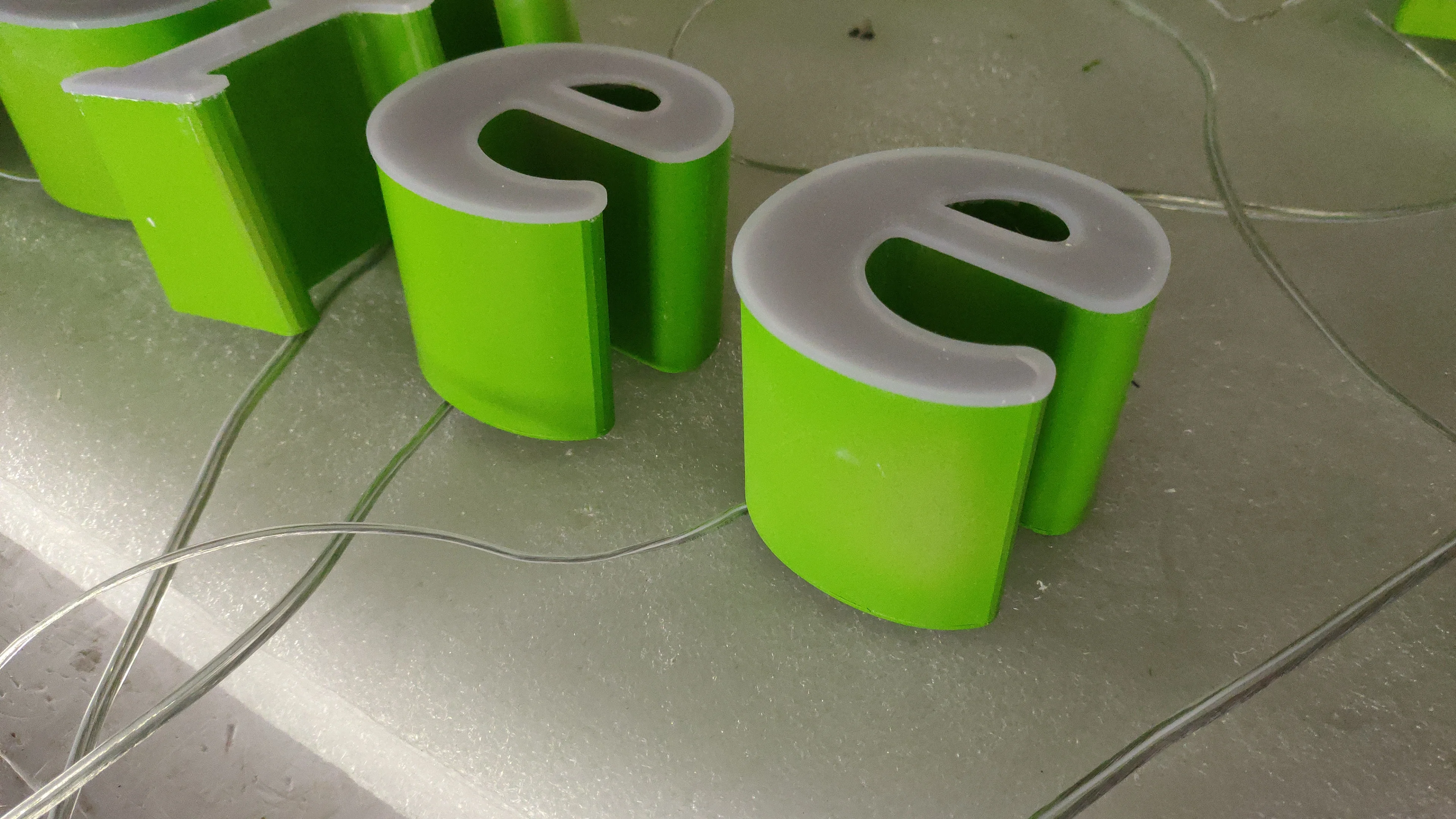 Пользовательские 3D акриловые светодиодные вывески для рекламных вывесок