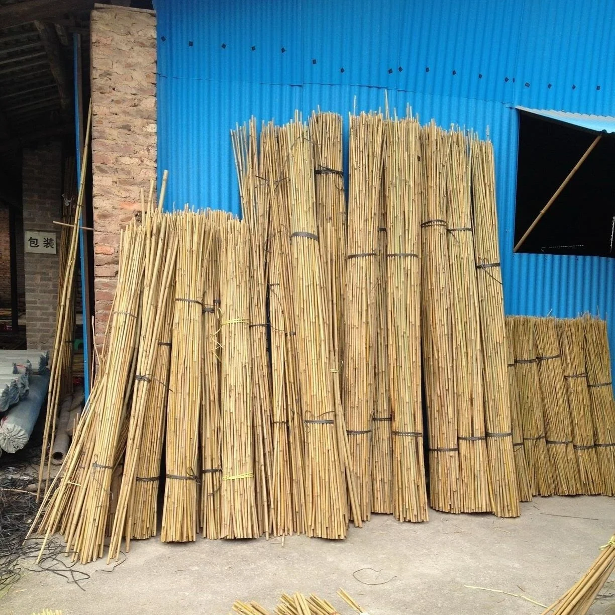 GREENBAMBOO Raw Bamboo Poles Factory Wholesale Price Tonkin Bamboo Cane Garden Stake