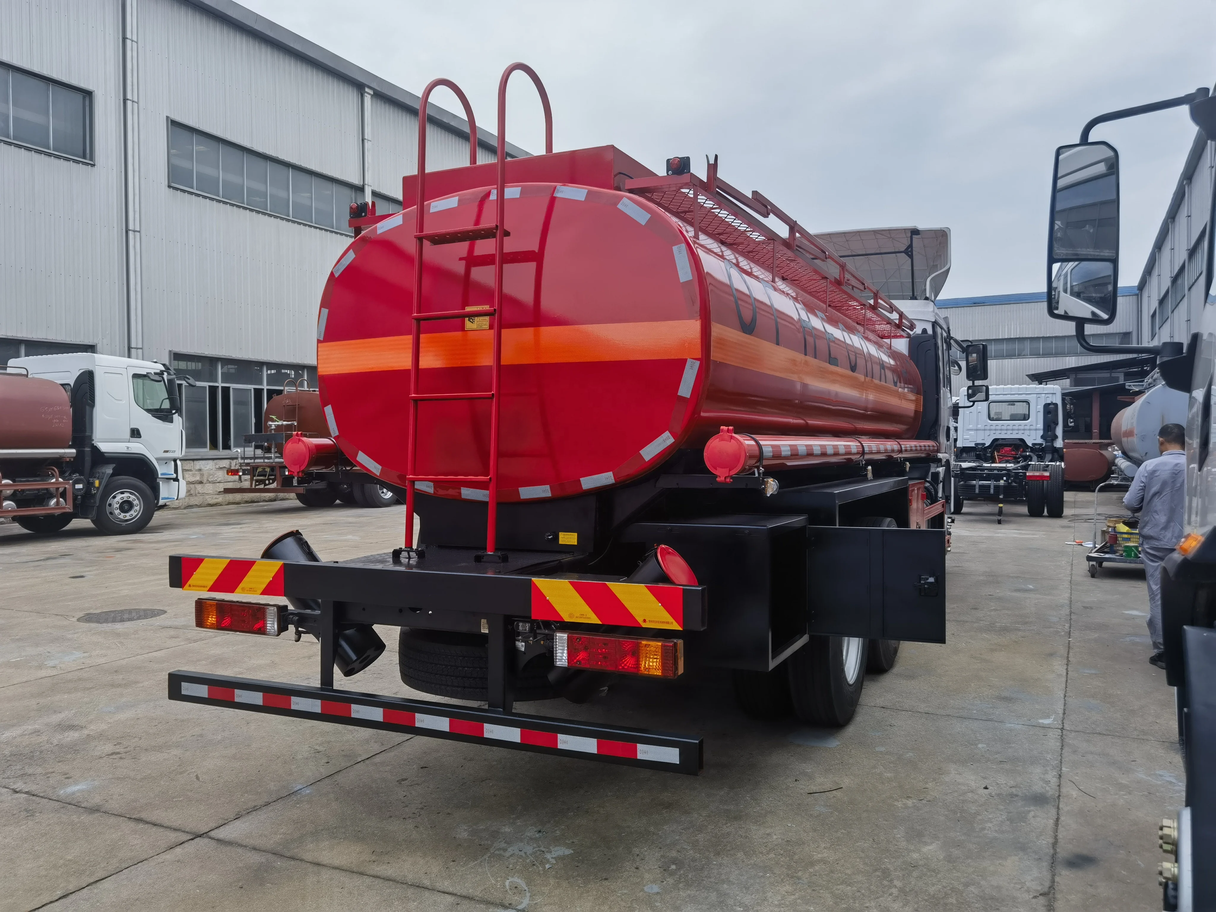 Shacman L3000 18000L 20000L fuel tank truck for fuel transport to Tajikistan