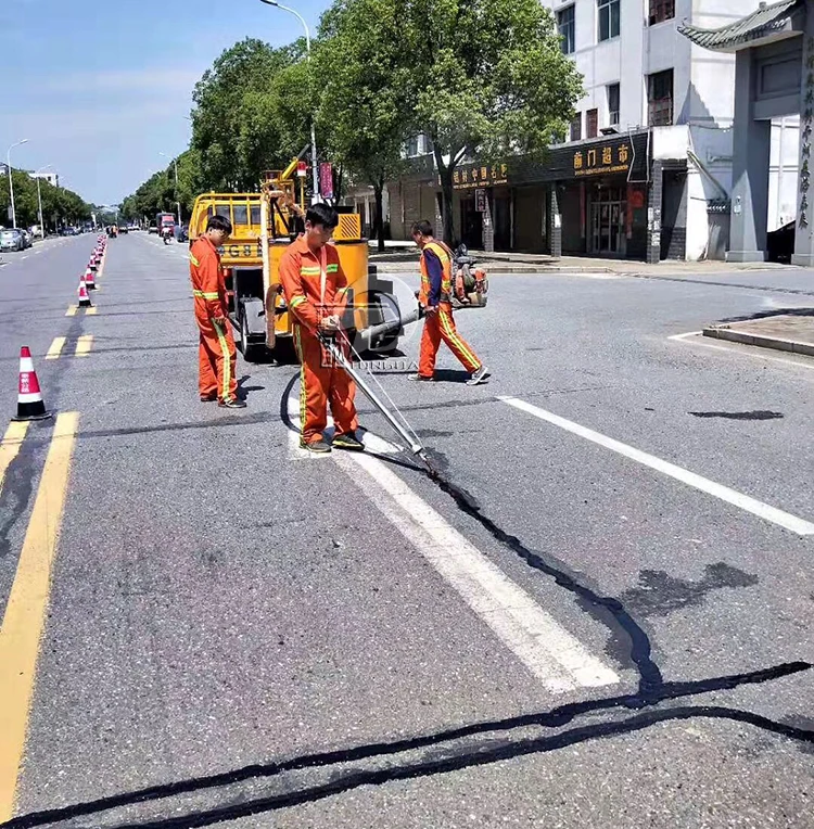 Asphalt Bitumen Spreader Reliable Road Filling Joint Machine for Driveway Repair and Sealing