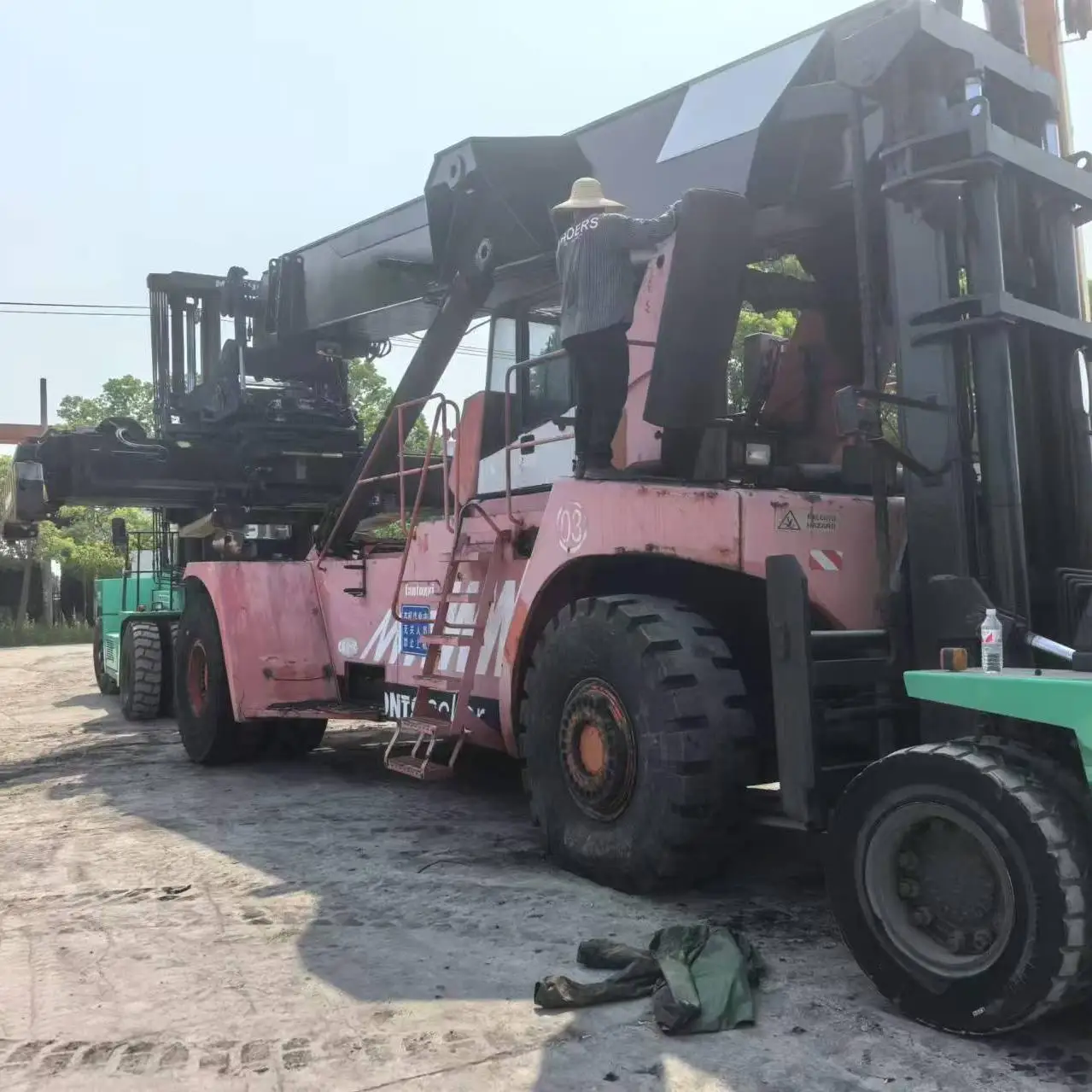 fantuzzi  cs45km  45 ton  reach stacker good condition in stock cheap price hot sell low hours  kalmar sany