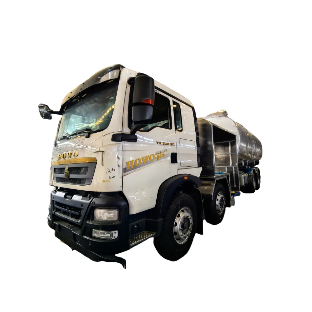China Factory Low Prices HOWO 30000 Liters 8*4 Aircraft Jet Fuel Refueler Aviation Dispensing tank Truck for Sale