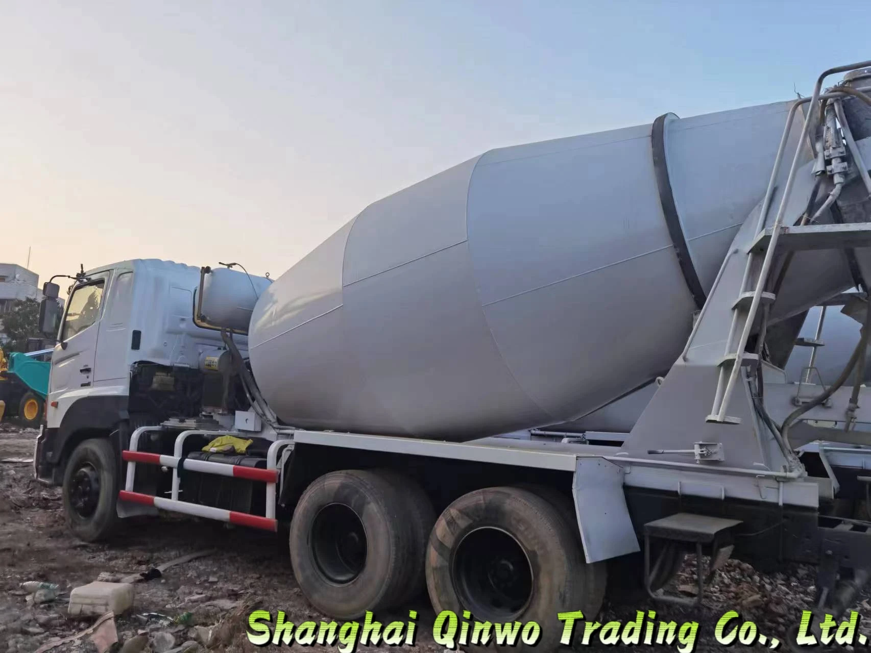 Hino 700 3.5 m3 Mobile Self Loading Concrete Mixer truck/ Japan Made Used Hino 700 Concrete Mixer with Good Engine for Sale