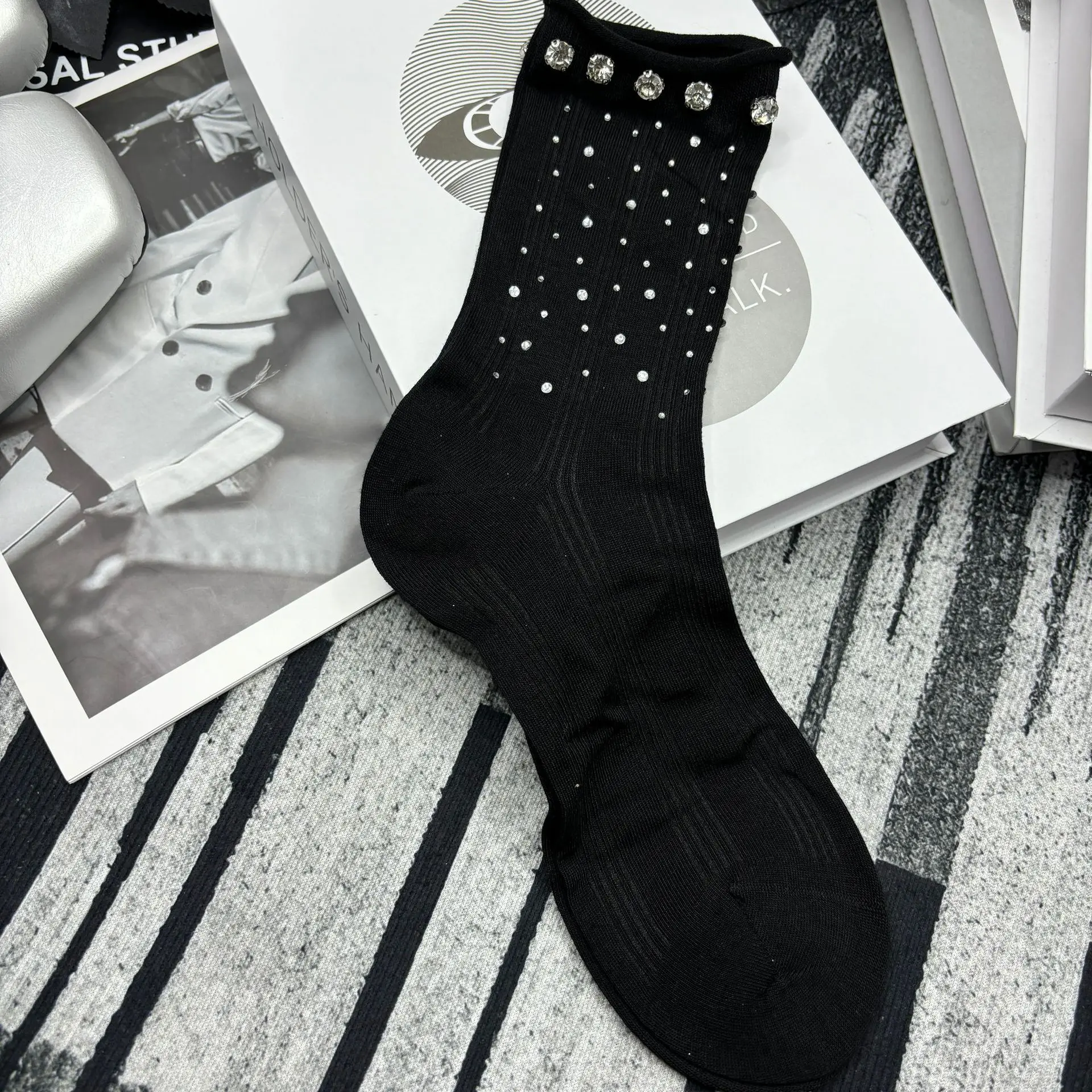 Luxury Sparkling Shiny Thin Medium Tube Socks for Women Breathable Sweat Absorption Socks Full Diamond Glittering Mid-Tube Socks