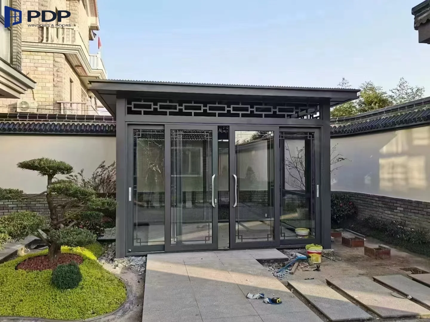 Minimally Designed Double Tempered Glass Aluminum Sliding Door for Exterior Balcony or Entrance Use