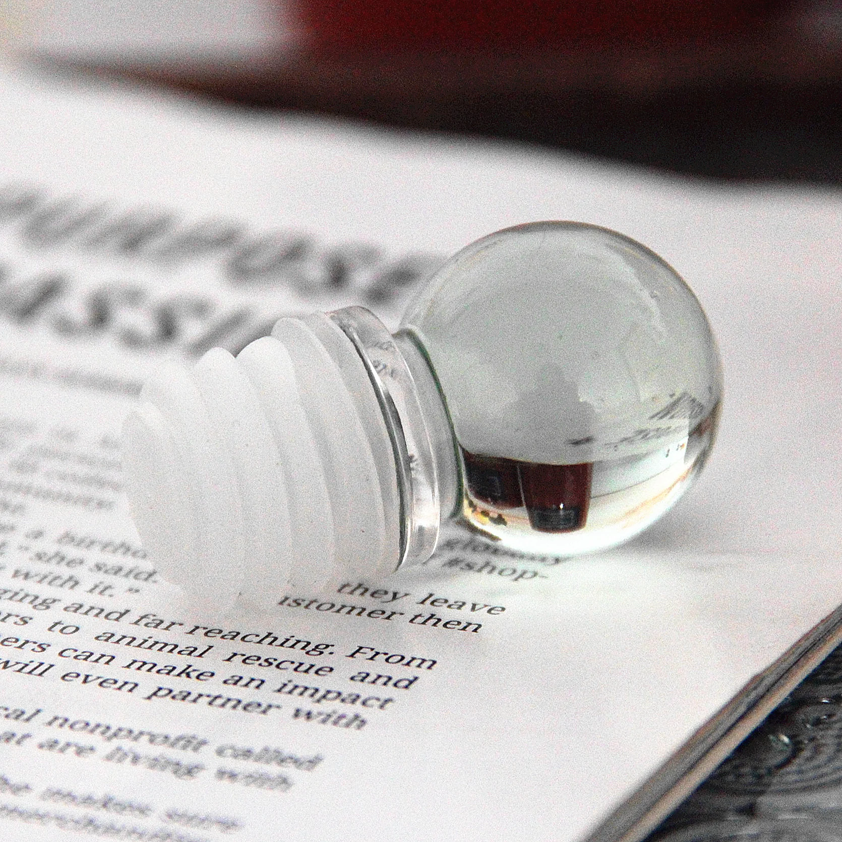 Hotsale embossed clear glass Reed Diffuser Bottle with ball shape glass airtight lid Reed Stick Aroma Perfume Fragrance Bottle