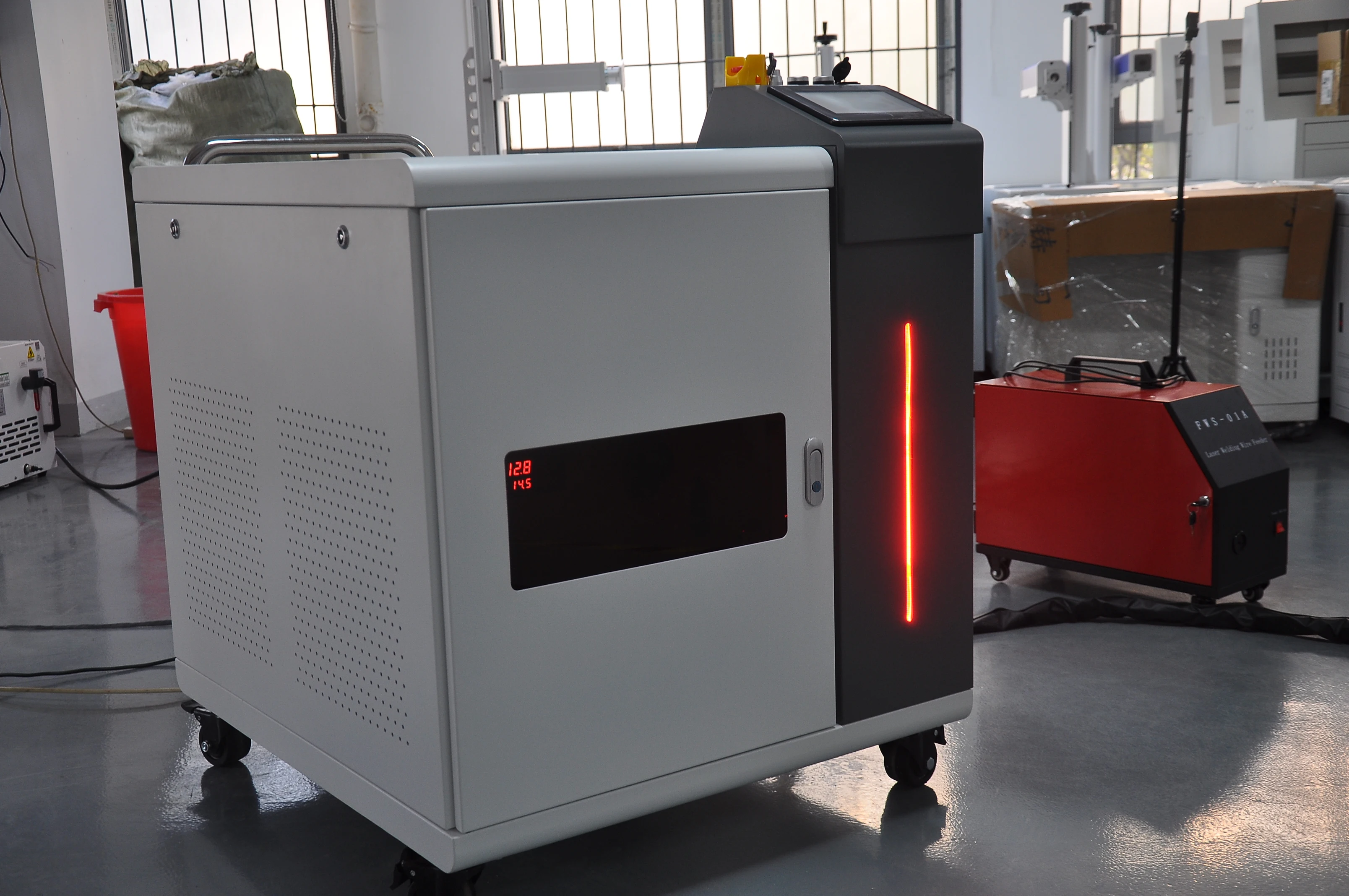 Best Selling Customized portable MAX continuous 1500w 3000w fiber laser welder metal laser cleaning machine stone wall
