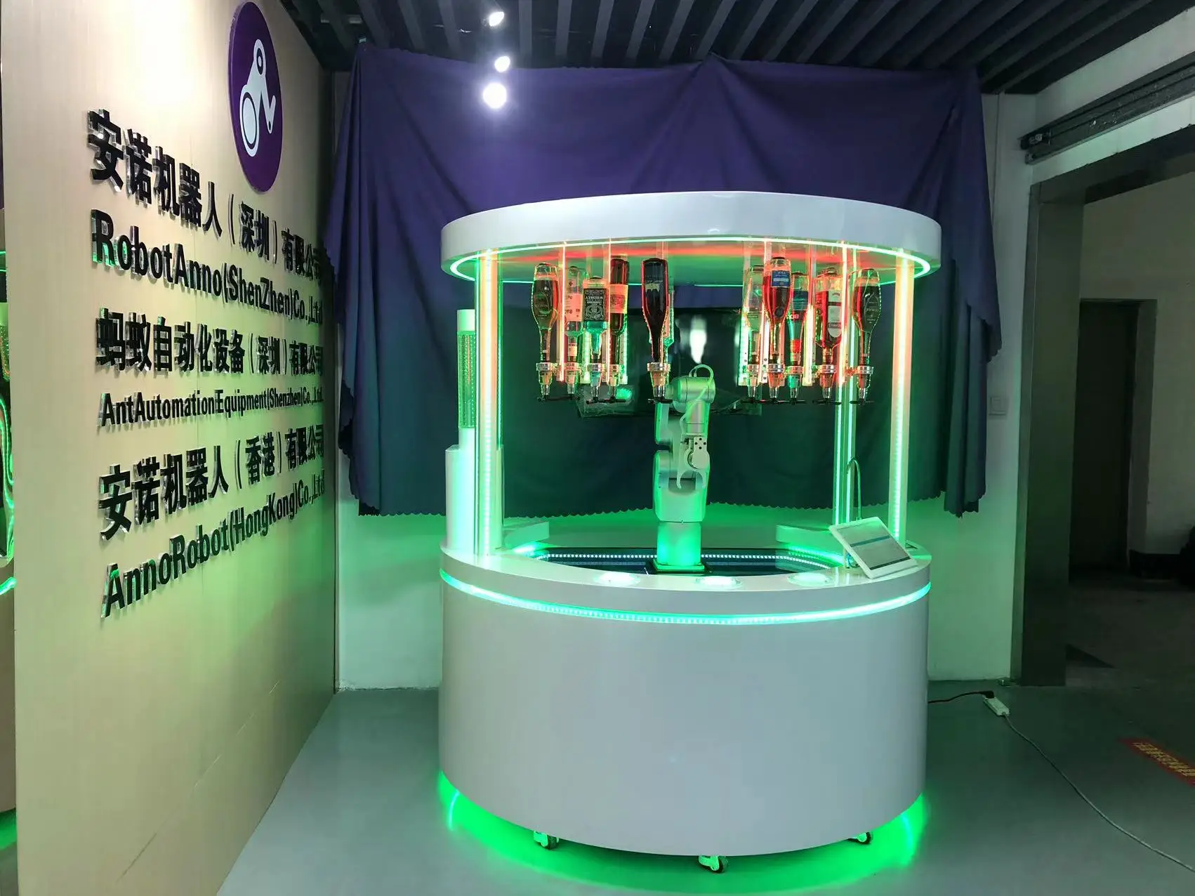 12 Kinds Of Drinks Intelligent Drink Mixing Robot Bartender Machine With Order Payment Module