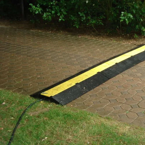 Heavy Duty Rubber Cable Protector 40 Tonne Cover EPDM Flooring Non Slip Safe 2 Channel Cord Floor Ramp Cable Guard Supplier