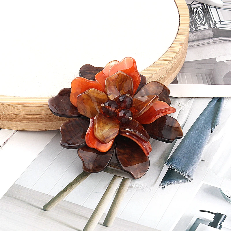 Custom brooch Acrylic sheet Handmade Crystal Flower Fashionable pins For Women Brooch